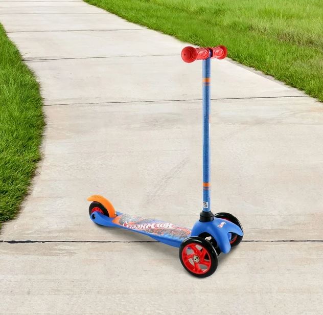 Hot Wheels Tilt and Turn 3 Wheel Scooter