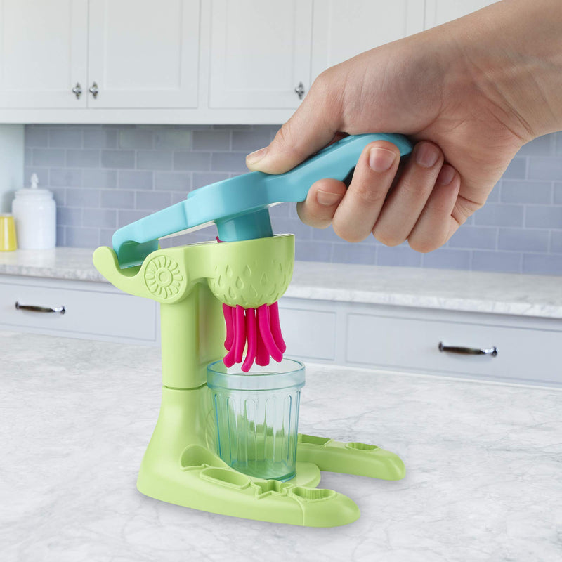 Play-Doh Kitchen Creations Juice Squeezin' Toy Juicer for Kids 3 Years and Up with 4 Non-Toxic Colors